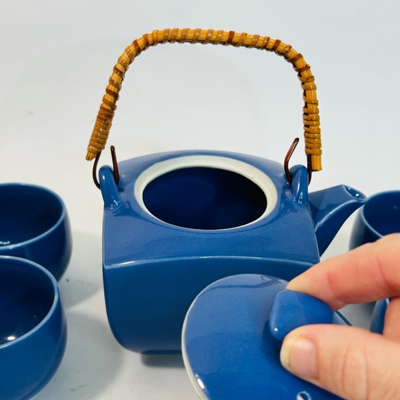 Nakagama Japanese Ceramic Tea Set, Teapot & 4 Cups Blue Color